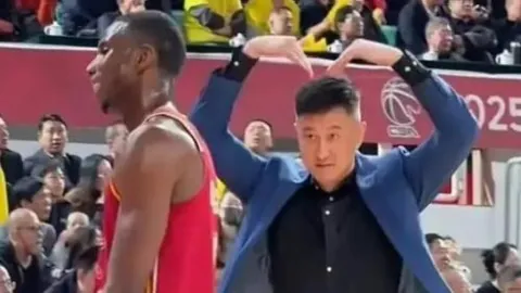 NBA焦点战：步行者力克骑士，揭秘胜利剧本背后的精彩数据解析！